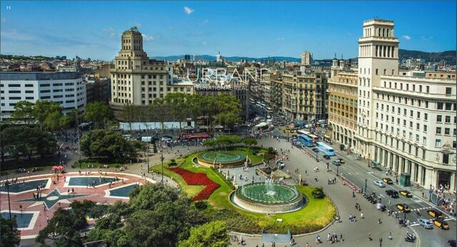 Apartamento Moderno con Piscina y Terraza en el Corazón de Barcelona