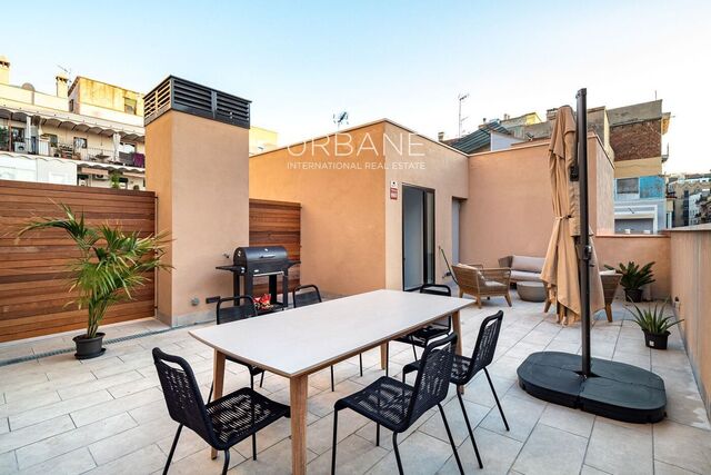 Fabuloso Atico con Terraza Privada y 2 Dormitorios en Alquiler en Poble Sec