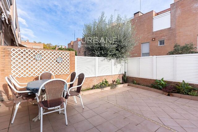 Encantadora Casa De 4 habitacionesy 3 Terrazas En Venta En Can Deu, Sabadell