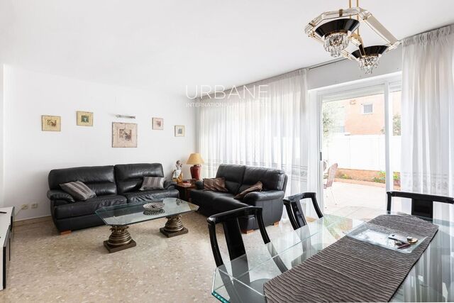 Encantadora Casa De 4 habitacionesy 3 Terrazas En Venta En Can Deu, Sabadell