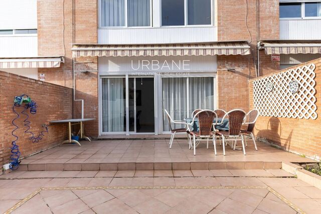 Encantadora Casa De 4 habitacionesy 3 Terrazas En Venta En Can Deu, Sabadell