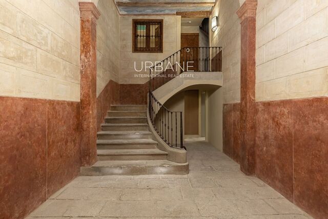 Piso totalmente reformado en venta en Barcelona, ​​de 53 m2, con 1 dormitorio, 1 baño, Balcón, Ascensor y Aire acondicionado