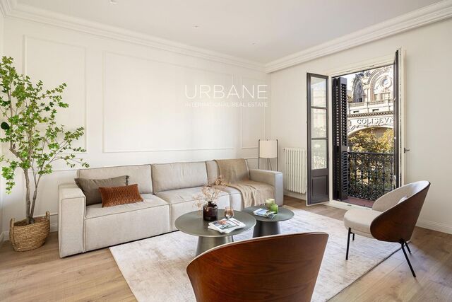 To Buy: Newly refurbished luxury 2 bed, 2 bath 169m2 apartment in Eixample - Fully Furnished