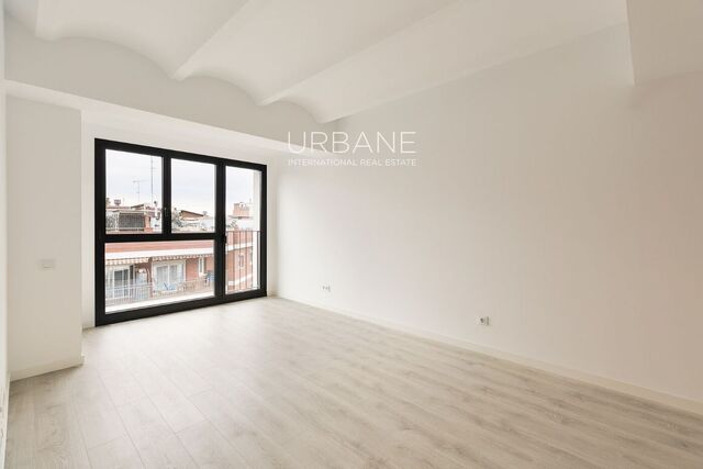 Bright 1-Bedroom Apartment with Expansive Terrace and amazing views in El Clot, Barcelona