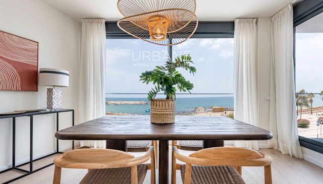 Modern Beachfront 3-Bedroom Apartment with Terrace in Badalona