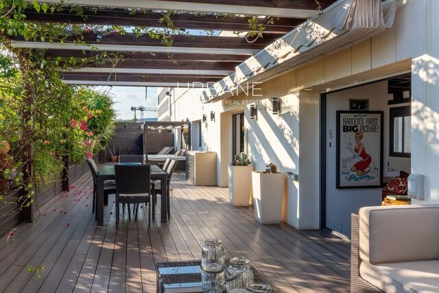 Penthouse with 120m² Private Terrace for Sale in Barcelona's Old Town