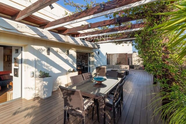 Penthouse with 120m² Private Terrace for Sale in Barcelona's Old Town