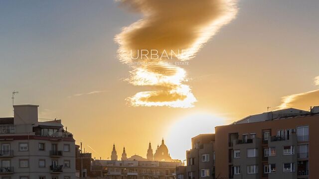 Penthouse with 120m² Private Terrace for Sale in Barcelona's Old Town