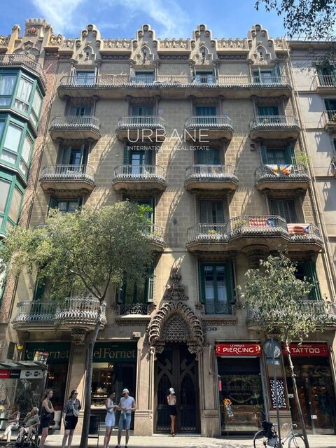 Luxurious Apartment in Barcelona's Golden Square