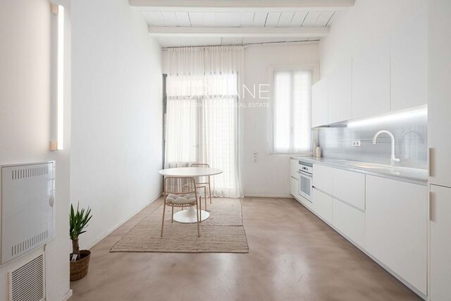 Apartament Reformat amb Pati Privat al Cor de Barcelona