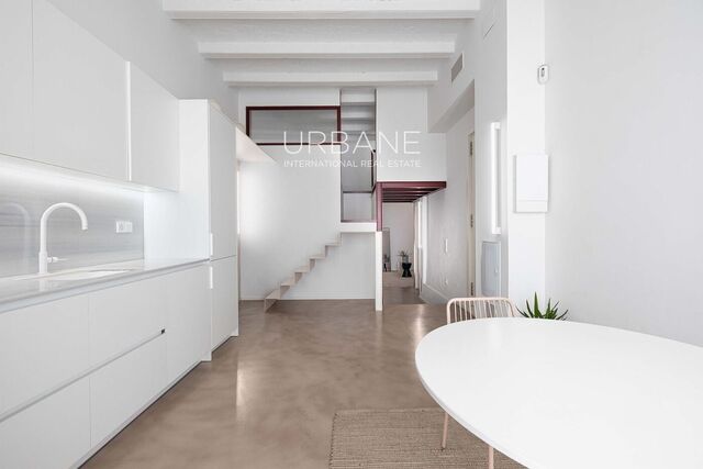 Apartamento Reformado con Patio Privado en el Corazón de Barcelona