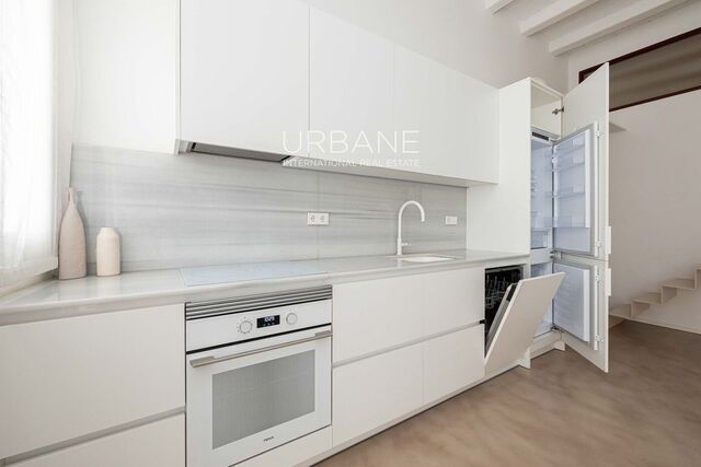 Apartamento Reformado con Patio Privado en el Corazón de Barcelona