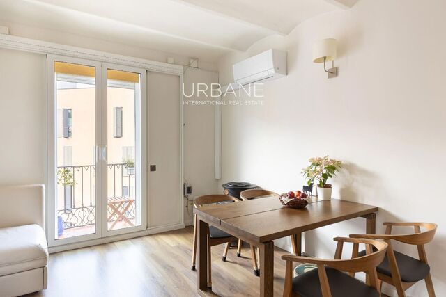 Charming and bright 3-bedroom apartment in Ciutat Vella