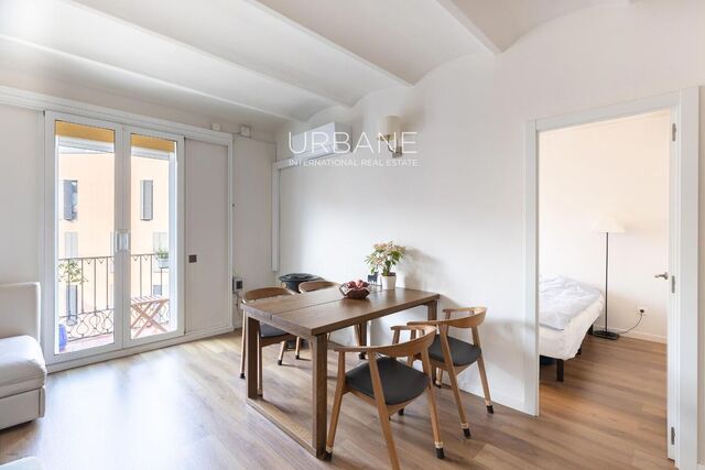 Charming and bright 3-bedroom apartment in Ciutat Vella