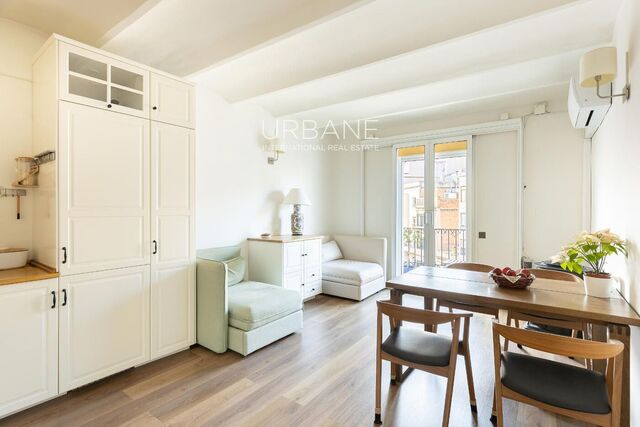 Charming and bright 3-bedroom apartment in Ciutat Vella