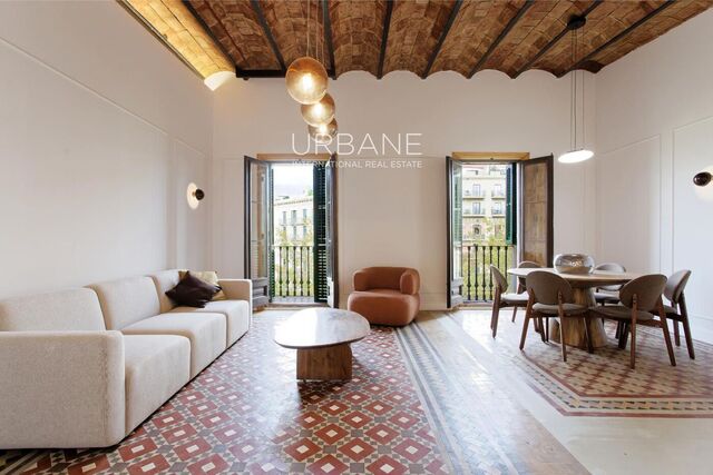 Apartamento en Renovación con Terraza y Espacio Luminoso en Eixample