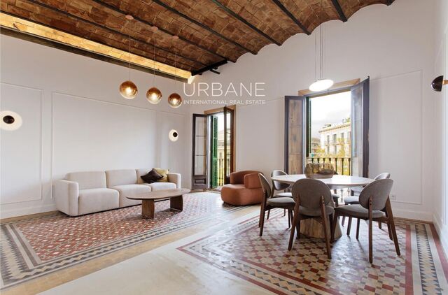 Apartamento en Renovación con Terraza y Espacio Luminoso en Eixample