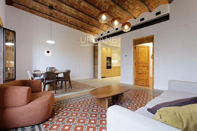 Apartamento en Renovación con Terraza y Espacio Luminoso en Eixample