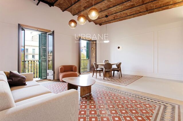 Apartamento en Renovación con Terraza y Espacio Luminoso en Eixample