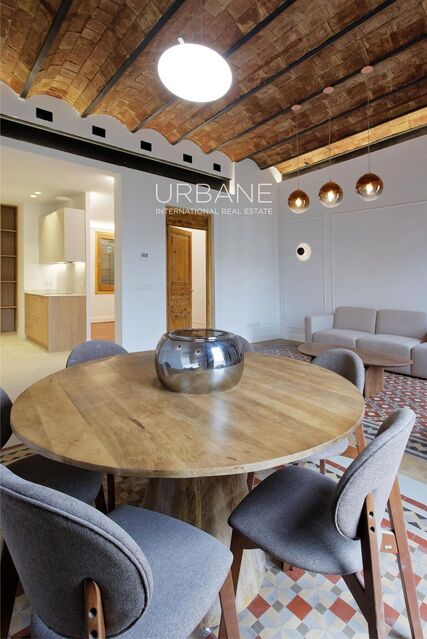 Apartamento en Renovación con Terraza y Espacio Luminoso en Eixample