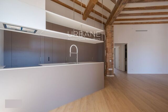 Pis en venda a Poblenou, Barcelona, amb 109 m2, 3 habitacions i 2 banys, Piscina, Ascensor i Aire condicionat.