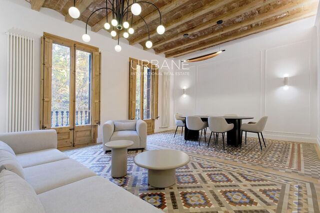 Amplio y moderno apartamento en renovación en el emblemático barrio del Eixample