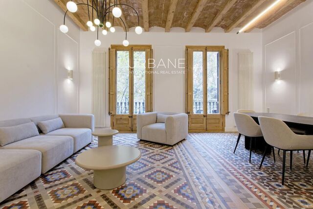 Amplio y moderno apartamento en renovación en el emblemático barrio del Eixample