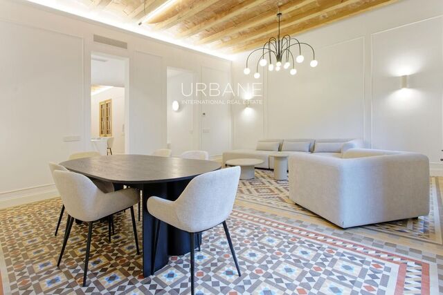 Amplio y moderno apartamento en renovación en el emblemático barrio del Eixample