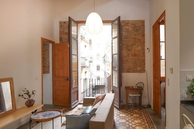 Charming, Newly Renovated Apartment in Barcelona City Center