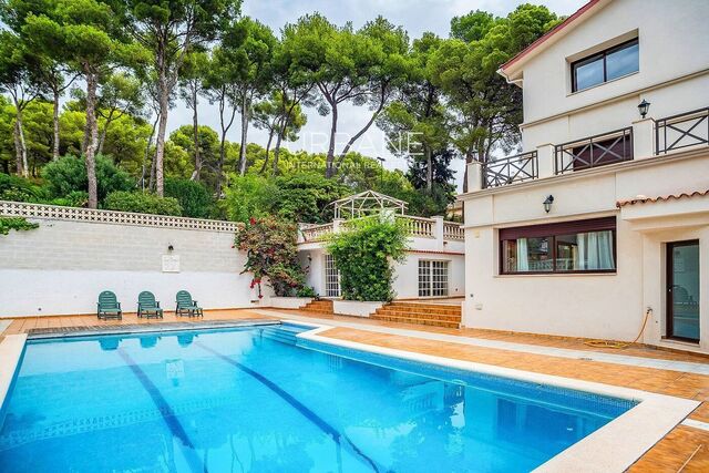Preciosa vivienda a cuatro vientos con espectaculares vistas en Castelldefels