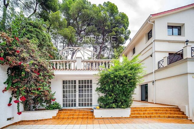 Preciosa vivienda a cuatro vientos con espectaculares vistas en Castelldefels