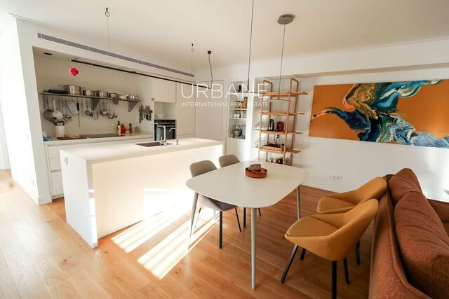 Prime Dreta de l'Eixample : Appartement Historique Exquisément Restauré.