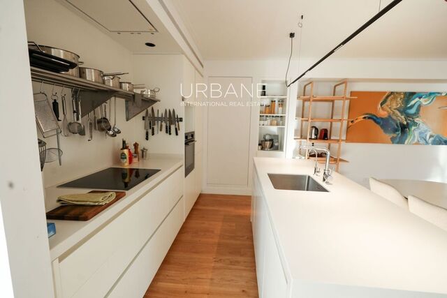 Prime Dreta de l'Eixample : Appartement Historique Exquisément Restauré.