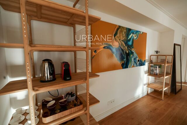 Prime Dreta de l'Eixample : Appartement Historique Exquisément Restauré.