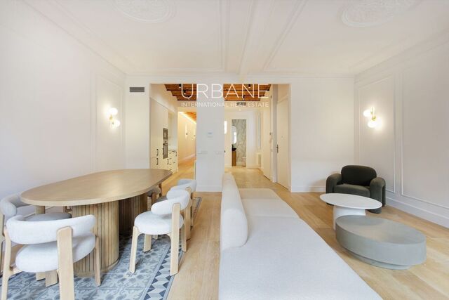 Apartamento Moderno y Luminoso con Balcón en el Corazón del Eixample