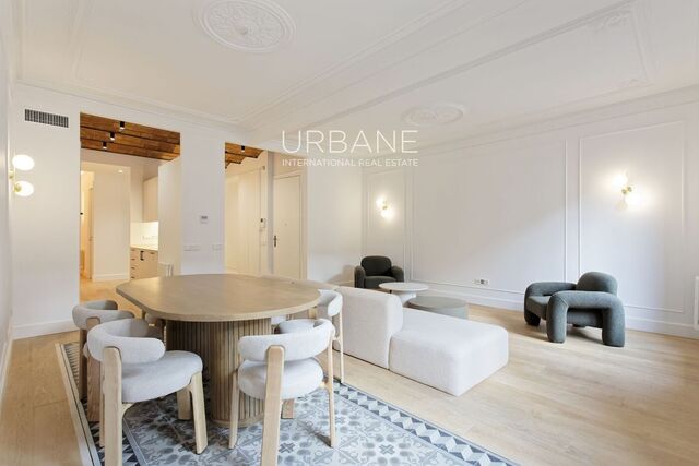 Apartamento Moderno y Luminoso con Balcón en el Corazón del Eixample