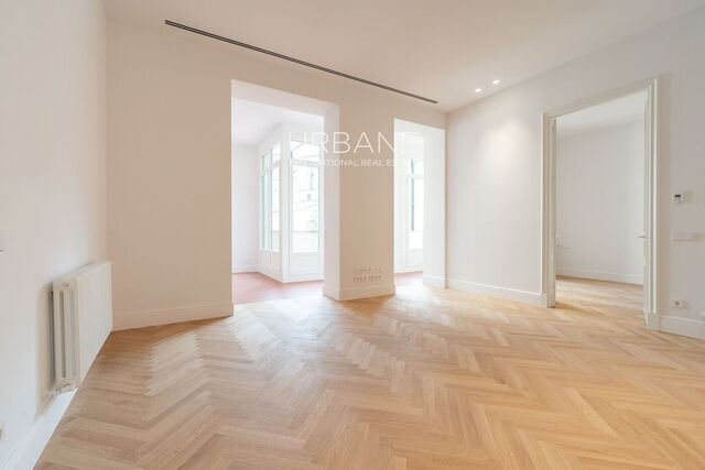 Luxurious 2-Bedroom Flat with Terrace and Church Views in Gothic Quarter, Barcelona