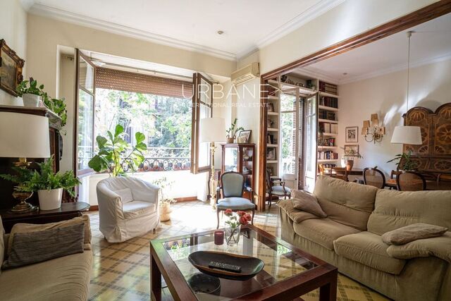 Amplio piso para reformar con gran potencial en el prestigioso Eixample