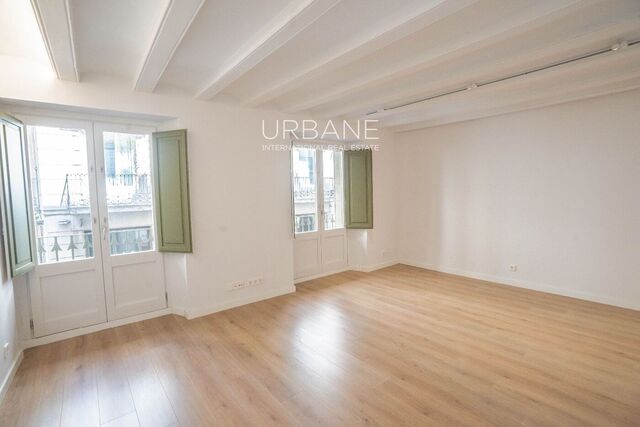 Charming 2-Bedroom Flat in Ciutat Vella, Barcelona | Fully Equipped Kitchen | 118sqm