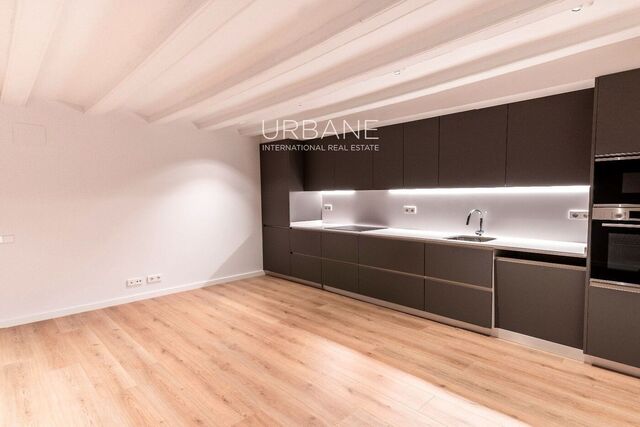 Charming 2-Bedroom Flat in Ciutat Vella, Barcelona | Fully Equipped Kitchen | 118sqm