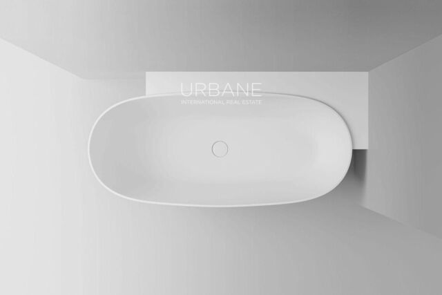 Piso Reformado con Tres Suites y Balcones en Eixample