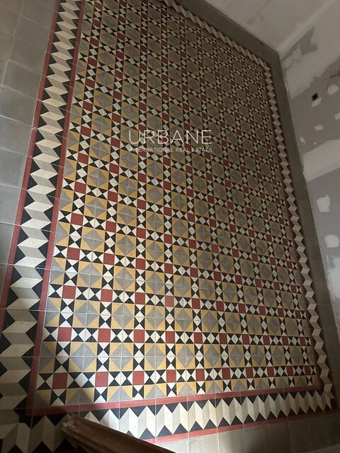 Piso Reformado con Tres Suites y Balcones en Eixample