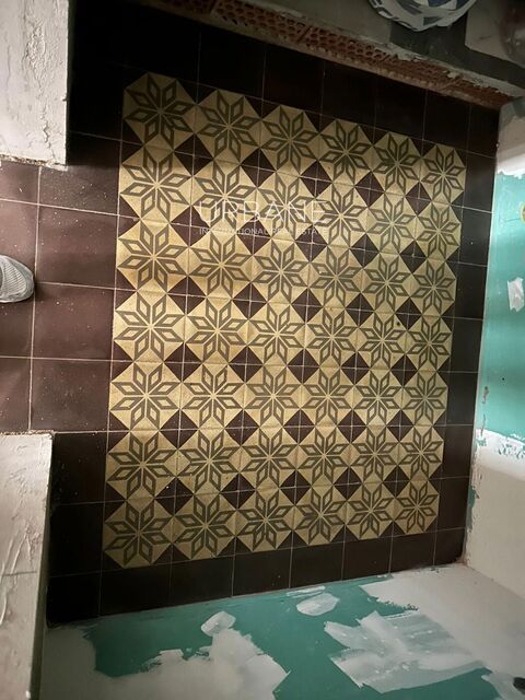 Piso Reformado con Tres Suites y Balcones en Eixample