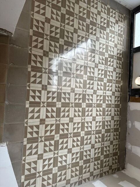 Piso Reformado con Tres Suites y Balcones en Eixample