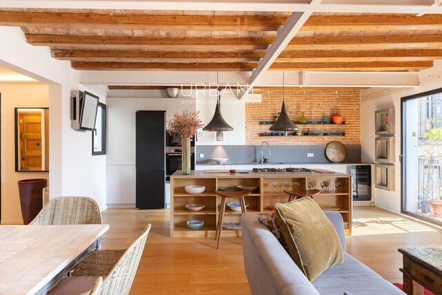 Encanto histórico y elegancia atemporal: su nuevo hogar en el corazón del Barrio Gótico