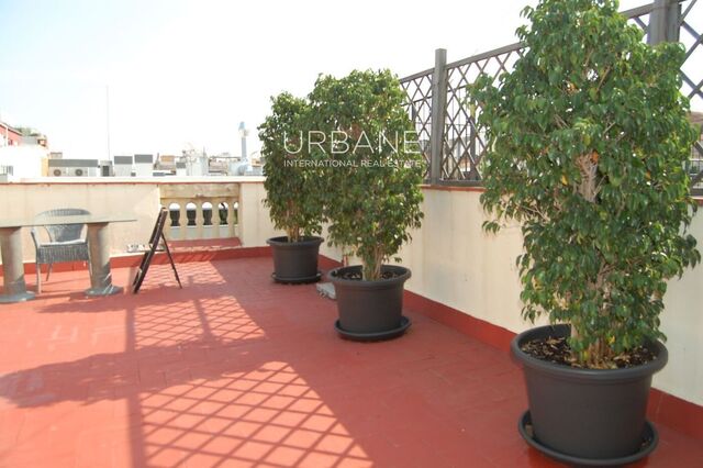 Oportunidad en Eixample: Piso Reformado con Gran Terraza Privada