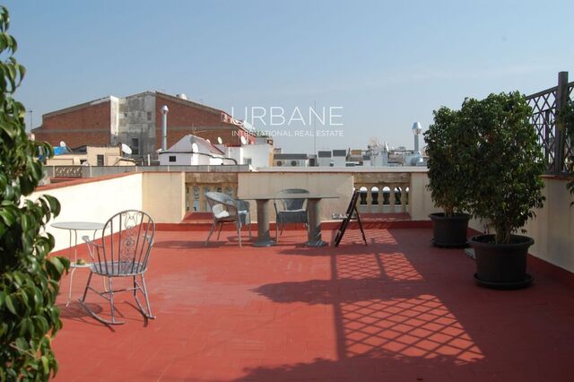 Oportunidad en Eixample: Piso Reformado con Gran Terraza Privada