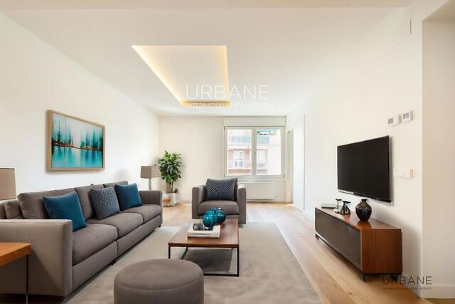 Chic Eixample Barcelona Flat with 3 Bedrooms, 2 Bathrooms, and Spectacular Views