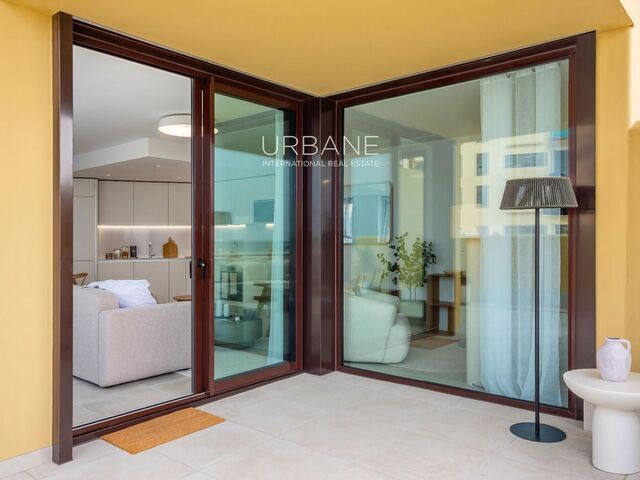 Luminoso Piso de Obra Nueva de 3 Dormitorios y 2 Baños con Terraza y Spa — A Unos Pasos de la Playa