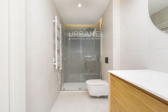 Elegante piso en el Eixample, Barcelona, con encanto histórico y comodidades modernas